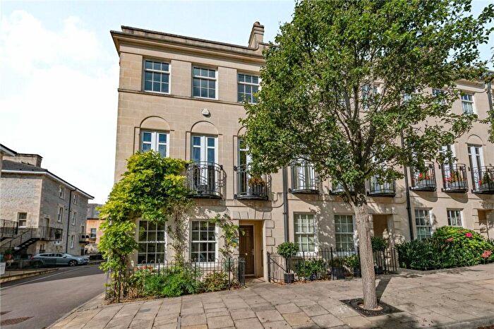4 Bedroom End Of Terrace House To Rent In Horstmann Close, Bath, BA1