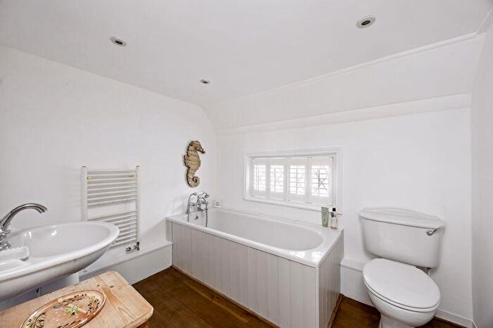 2 Bedroom Detached House For Sale In The Street, Bramber, BN44