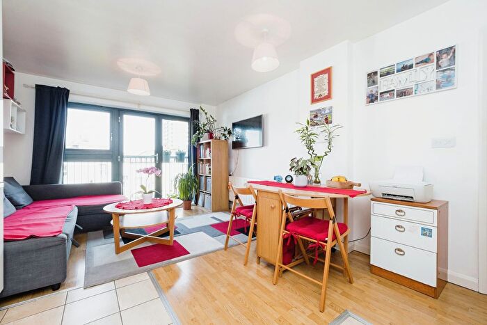 1 Bedroom Flat For Sale In Millstone Close, London, E15