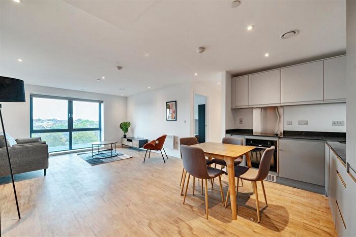 2 Bedroom Apartment To Rent In Phoenix, Saxton Lane, Leeds, LS9