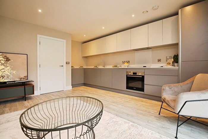 2 Bedroom Flat For Sale In Kings Road, Newbury, Berkshire, RG14