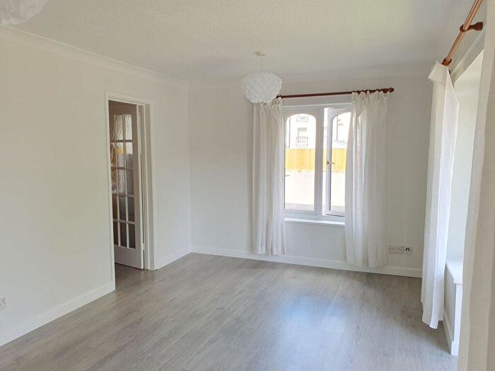 1 Bedroom Flat To Rent In Victoria Gardens, Newbury, RG14