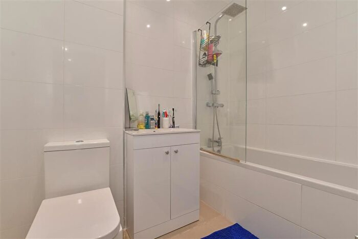 1 Bedroom Flat For Sale In North Street, Horsham, West Sussex, RH12
