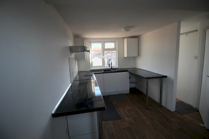 3 Bedroom Flat To Rent In Trinity Road, Southall, UB1