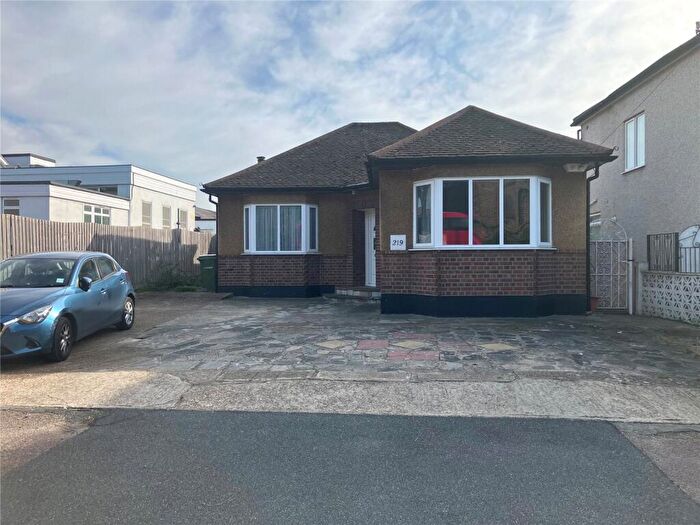 2 Bedroom Bungalow To Rent In Hornchurch Road, Hornchurch, RM12