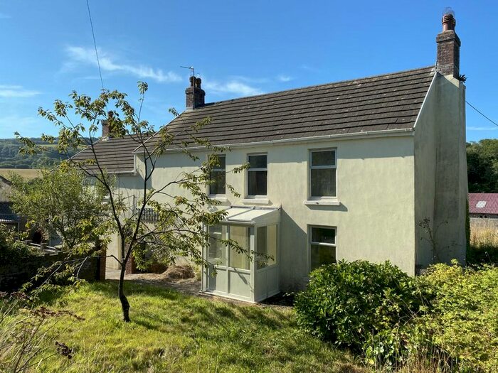 Farm For Sale In Crwbin, Kidwelly, SA17