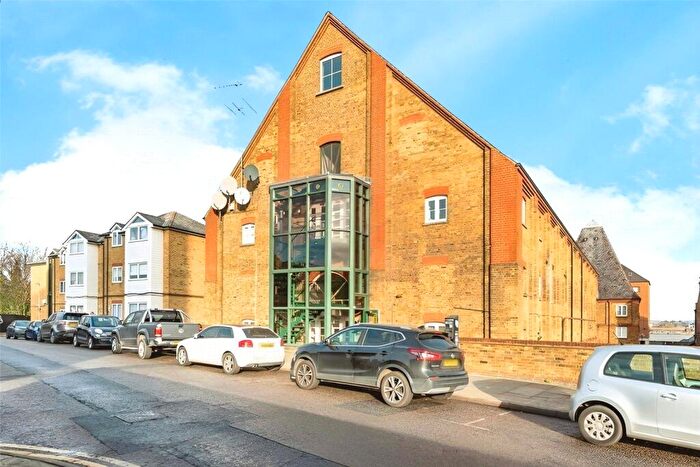 1 Bedroom Flat To Rent In Clifton Road, Gravesend, Kent, DA11