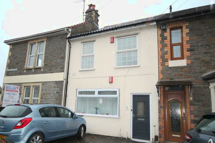 2 Bedroom Flat To Rent In North Street, Downend, Bristol, BS16