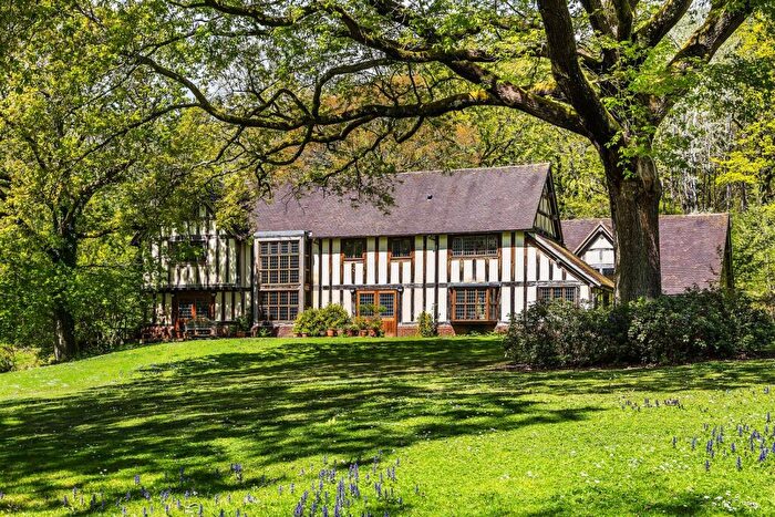 4 Bedroom Detached House For Sale In Barhatch Lane, Cranleigh, Surrey, GU6