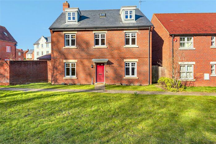 5 Bedroom Detached House To Rent In Pigeon Grove, Bracknell, Berkshire, RG12