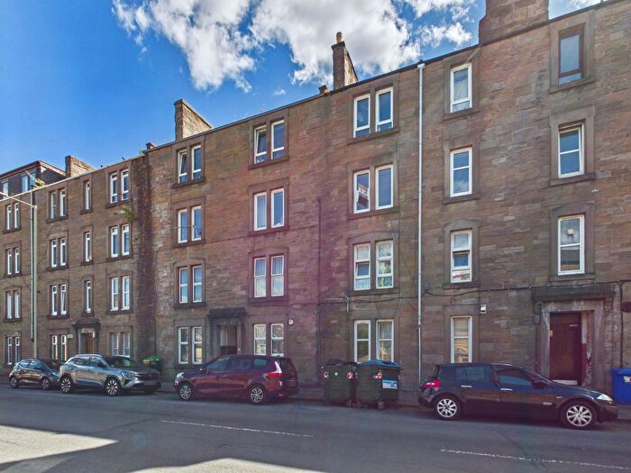 2 Bedroom Flat To Rent In Canning Street, Dundee, DD3