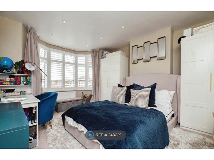 4 Bedroom Semi-Detached House To Rent In Pettits Lane, Romford, RM1