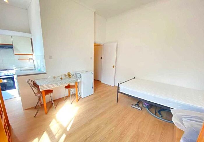 Studio To Rent In Castlehill Parade, The Avenue, West Ealing, W13