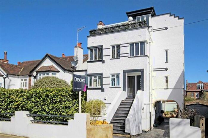 2 Bedroom Flat To Rent In High Park Road, Kew, Richmond, TW9