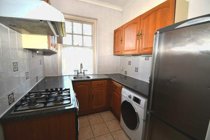 2 Bedroom Flat To Rent In Holden Road, Woodside Park, N12