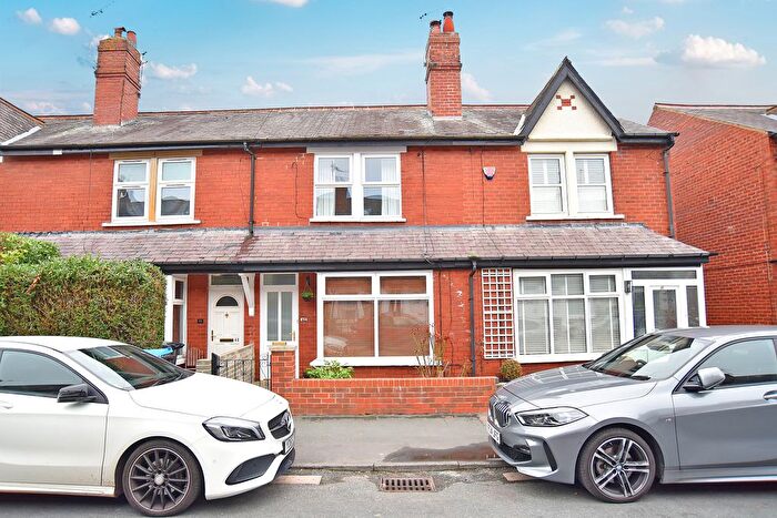 2 Bedroom Terraced House For Sale In Hookstone Avenue, Harrogate, HG2