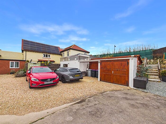 6 Bedroom Semi-Detached House For Sale In Queens Park Close, Mablethorpe, LN12