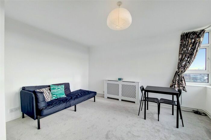 2 Bedroom Flat To Rent In Phelps House, Felsham Road, London, SW15