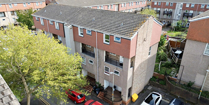 3 Bedroom Flat For Sale In Vostock Close, Highfields, Leicester, LE2