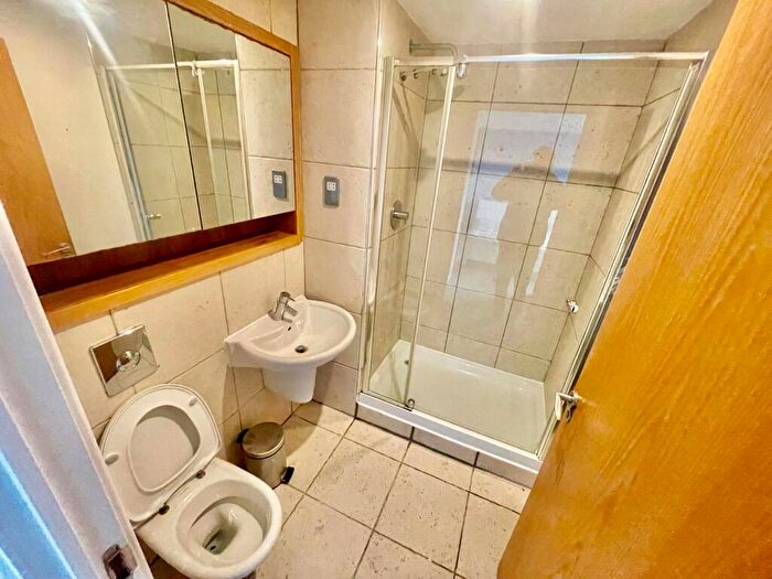 2 Bedroom Apartment To Rent In Magellan House Leeds Dock, LS10