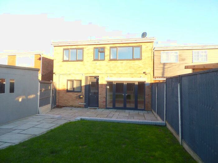 5 Bedroom Semi-Detached House To Rent In Monks Haven, Stanford-le-Hope, SS17