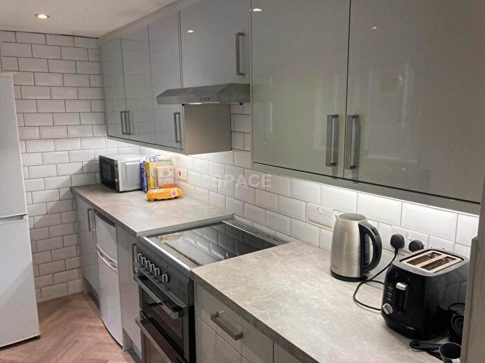 5 Bedroom Terraced House To Rent In Donnington Gardens, Reading, Berkshire, RG1