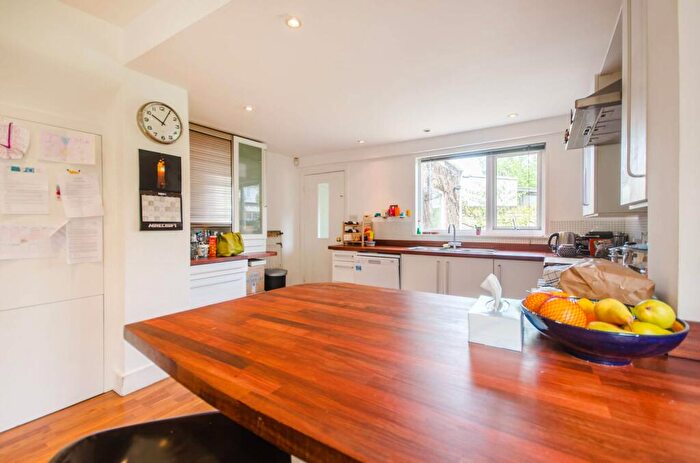 3 Bedroom Semi-Detached House To Rent In Kidbrooke Park Road, Kidbrooke, London, SE3