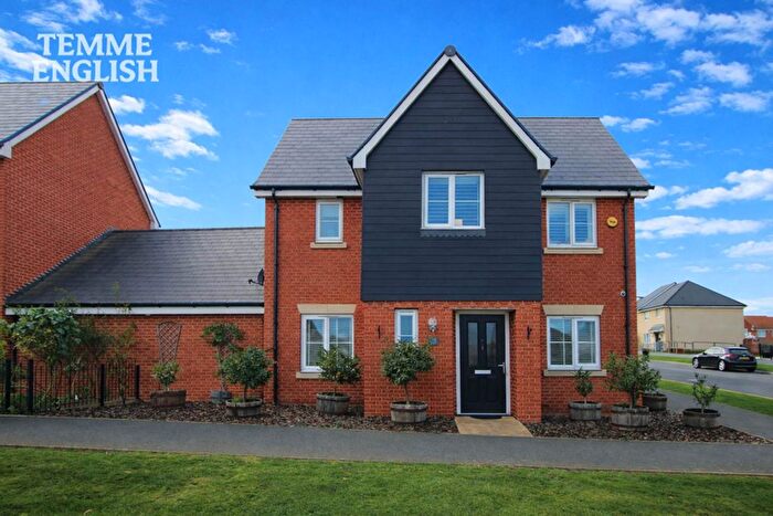 5 Bedroom Detached House For Sale In School Avenue, Dunton Fields, Laindon, SS15