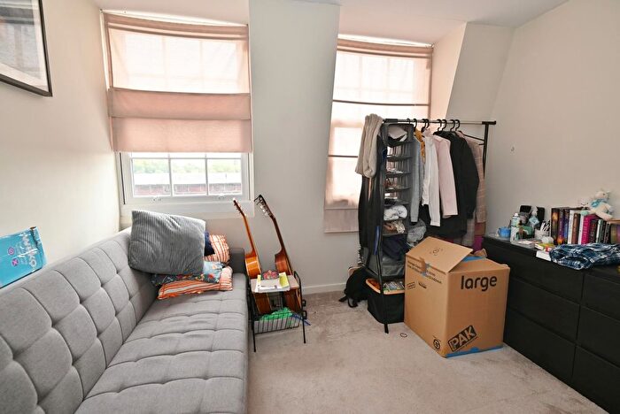 1 Bedroom Flat To Rent In King Street, Twickenham, TW1