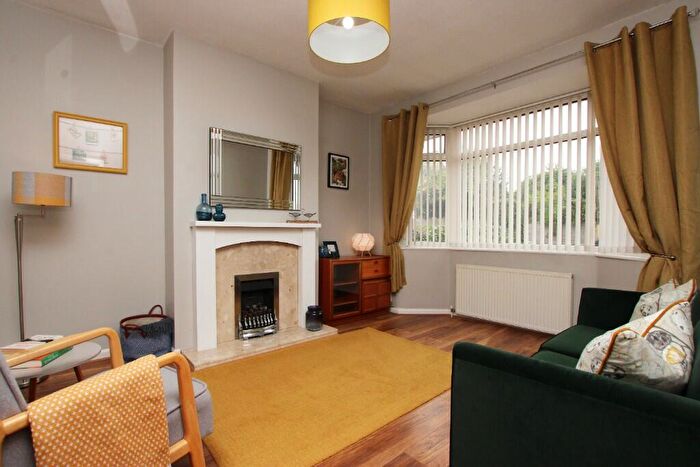 2 Bedroom Semi-Detached Bungalow For Sale In Martin Road, Kettering, Northamptonshire, NN15