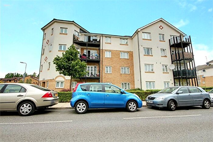 2 Bedroom Flat For Sale In Enstone Road, Enfield, EN3