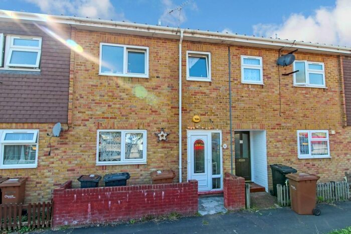 3 Bedroom Terraced House To Rent In Launcelot Close, Andover, Hampshire, SP10