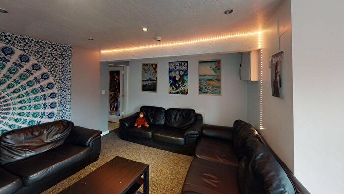 7 Bedroom Terraced House To Rent In Queens Road, Leeds, West Yorkshire, LS6