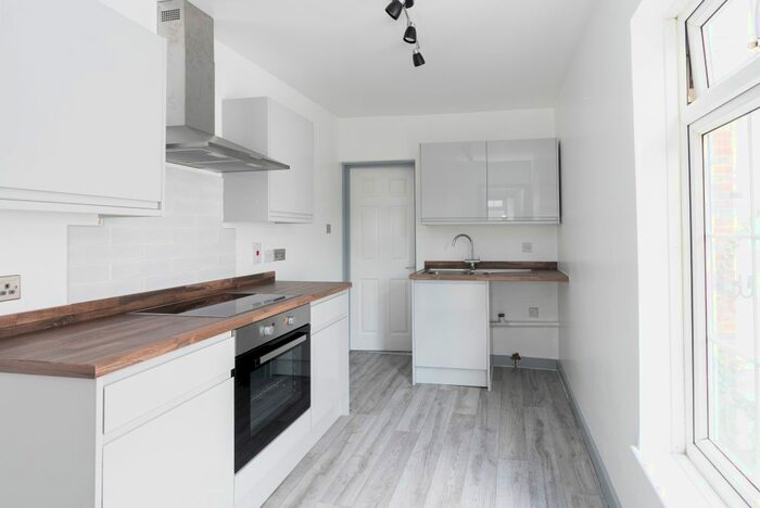 1 Bedroom Flat To Rent In Falkland Road, Dorking, RH4