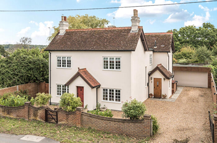 4 Bedroom Detached House For Sale In Basingstoke Road, Spencers Wood, Reading, Berkshire, RG7