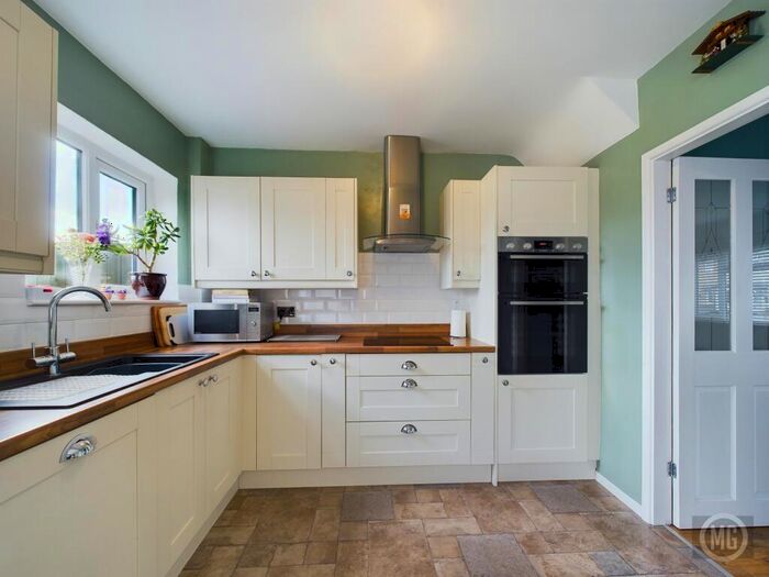 3 Bedroom Terraced House For Sale In Bowring Close, Bristol, BS13