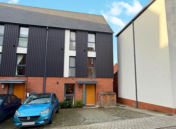 4 Bedroom Semi Detached House For Sale In Gresley Close, Stratford-upon-Avon, CV37