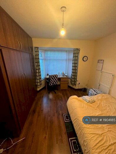 4 Bedroom Semi-Detached House To Rent In Bonnington Road, Leicester, LE2