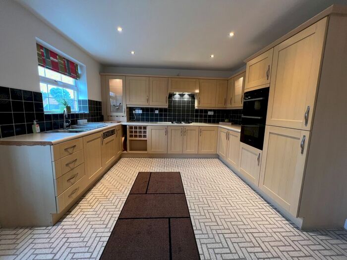 3 Bedroom Town House To Rent In Rodyard Way, Coventry, CV1