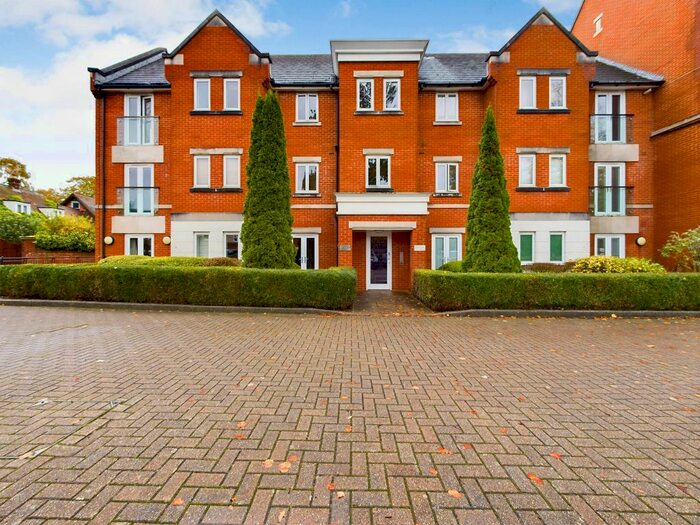 2 Bedroom Flat To Rent In The Comptons, Comptons Lane, Horsham, RH13