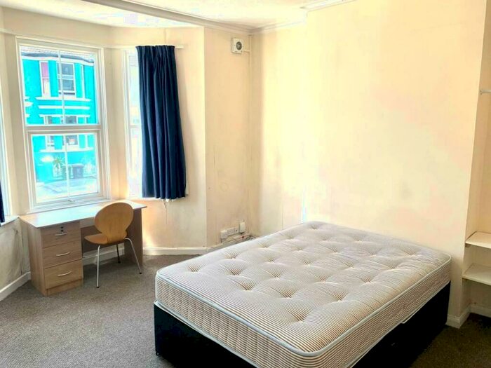 5 Bedroom Terraced House To Rent In Queens Park Road, Brighton, BN2