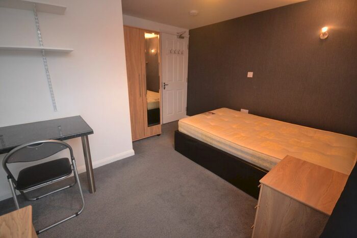 1 Bedroom Terraced House To Rent In Cambridge Street, Reading, Berkshire, RG1