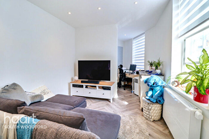 1 Bedroom Flat For Sale In Sovereign House, South Woodford, E18