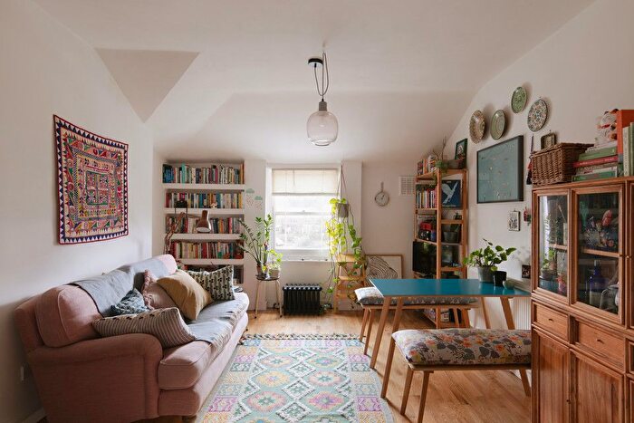 1 Bedroom Flat For Sale In Lewisham Way, New Cross, SE4
