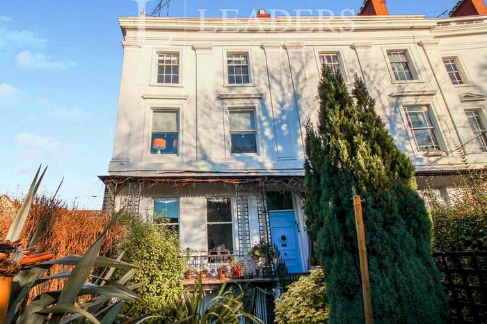 2 Bedroom Apartment To Rent In Lansdowne Crescent, CV32