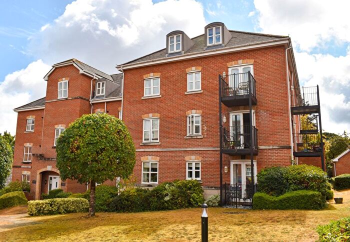2 Bedroom Flat For Sale In Hillcroft Close, Lymington, SO41