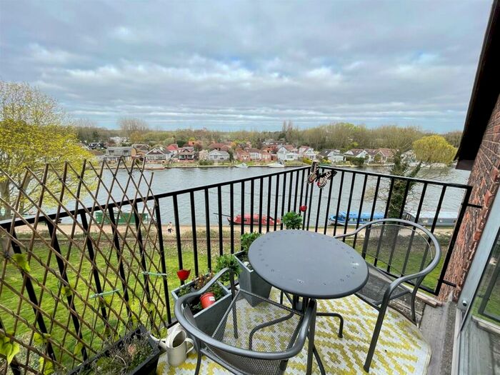 2 Bedroom Apartment To Rent In Hillrise, Manor Road, Walton On Thames, KT12