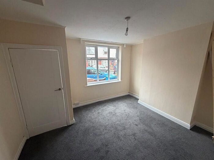 3 Bedroom Semi-detached House To Rent In Brookland Road, Bridlington, YO16