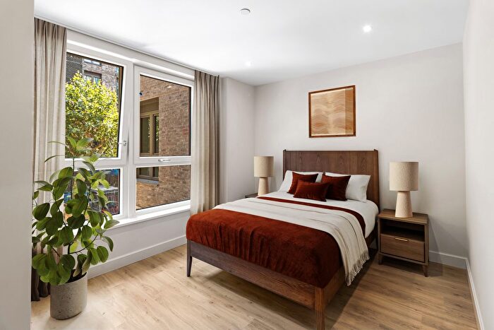 2 Bedroom Flat To Rent In Biscuit Walk, Bermondsey, London, SE16