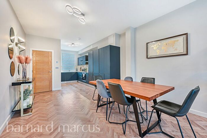 3 Bedroom Property To Rent In Lyham Road, London, SW2